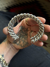 Load image into Gallery viewer, Heavy Twist Cuff