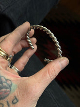 Load image into Gallery viewer, Heavy Twist Cuff