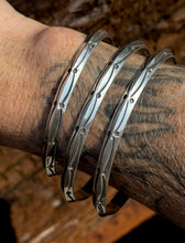 Load image into Gallery viewer, ✦MTO✦ Arches Triangle Cuff