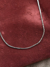 Load image into Gallery viewer, Vintage Sterling Silver Lightweight Waave Chain
