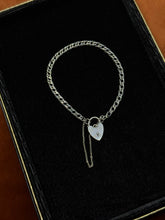 Load image into Gallery viewer, Vintage Sterling Silver Interlocked Curb Chain Padlock Bracelet
