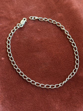 Load image into Gallery viewer, Vintage Sterling Silver Oval Curb Chain Bracelet
