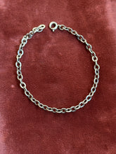 Load image into Gallery viewer, Vintage Sterling Silver Oval Cable Chain Bracelet
