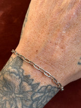 Load image into Gallery viewer, Vintage Sterling Silver Oval Cable Chain Bracelet
