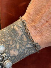 Load image into Gallery viewer, Vintage Sterling Silver Oval Cable Chain Bracelet
