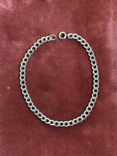 Load image into Gallery viewer, Vintage Sterling Silver Oval Curb Chain Bracelet
