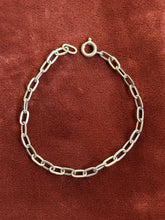 Load image into Gallery viewer, Vintage Sterling Silver Oval Cable Chain Bracelet
