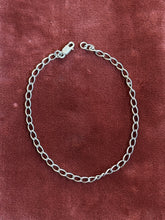 Load image into Gallery viewer, Vintage Sterling Silver Oval Curb Chain Bracelet
