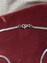 Load image into Gallery viewer, Vintage Sterling Silver Waave Chain
