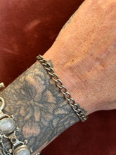 Load image into Gallery viewer, Vintage Sterling Silver Oval Curb Chain Bracelet
