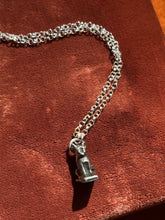 Load image into Gallery viewer, Vintage Sterling Silver Sphinx Cat Necklace
