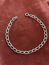 Load image into Gallery viewer, Vintage Sterling Silver Etched Oval Curb Chain Bracelet
